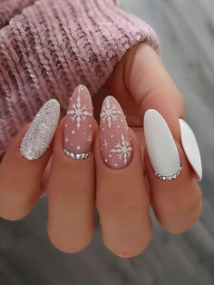 #nail #art #nailart #winter #winternails #white #whitenails #pink #pinknails #snow #simple #simplenails #christmas #christmasnails Festival Nails, Xmas Nails, Stick On Nails, Artificial Nails, Nail Polishes, Nail Accessories, Rhinestone Nails, Holiday Nails, False Nails