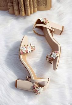 Pink Floral Heels, Floral Bridal Shoes, Floral Wedding Shoes, Wedding Shoes Open Toe, Icing Ideas, Pretty Heels, Bride Floral, Shoes Heels Classy, Dior Sandals