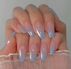 Looking for nail designs that are both fashionable and practical? Dive into our idee unghie corte collection and discover trendy designs that are perfect for everyday wear. Light Blue Nail Designs Coffin, Cute Nail Ideas For School, Light Blue Ombre Nails, Nails For Vacation, Slay Nails, Princess Vibe, Blue Ombre Nails, Light Blue Nails, Baby Blue Nails