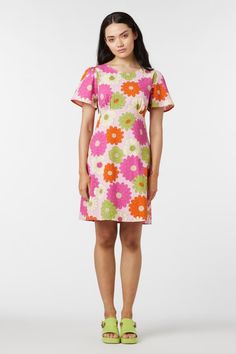 Floral printed mini dress- meet Susan, a sensational retro floral with a groovy 70s summer in the sunshine vibe- empire line with gathered shaping at bust- short open sleeve- side ties creating a bow at the back- invisible zipper at centre back- finishes above the knee- crafted from a textured 100% cotton fabric- available in pinkPortia wears a size 8 she is 171cm tall, with a 80cm bust, 64cm waist and 94cm hipsProduct code: PGFU538105 Retro Square Neck Dresses, Daisy Print Mini Dress For Garden Party, Retro Square Neck Spring Dresses, Summer Knee-length Mini Dress With Vibrant Print, Knee-length Mini Dress With Vibrant Summer Print, Retro Mini Length Summer Dress, Retro Mini Dresses For Summer, Retro Mini Summer Dresses, Short Sleeve Daisy Print Summer Dress