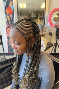 24 Medium Knotless Braids With Curly Ends: Twists, Turns, and Terrific Tails | Lookosm Cornrows And Knotless Braids, Traditional Box Braids, Knotless Braids With Curly Ends, Braid Inspiration, Braids With Curls