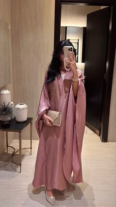 Saudi Abaya Fashion, Saudi Arabia Fashion Modern, Abaya Non Hijab, Abaya Saudi Arabia Fashion, Saudi Abaya Aesthetic, Arab Abaya Fashion, Saudi Women Fashion, Saudi Girls Style