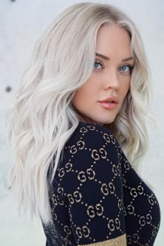 Chloe Boucher, Blonde Colors, Blonde Hair Colour Shades, Red Hair With Blonde Highlights, Trendy We Fryzurach, Platinum Hair Color, Blonde Shades, Bright Blonde Hair, Colored Hair Tips