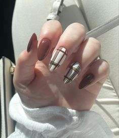 Burberry Nails, Plaid Nail Designs, Plaid Nail Art, Nail Fall, Checkered Nails, Kutek Disney, Stunning Nail Designs, Cute Simple Nails