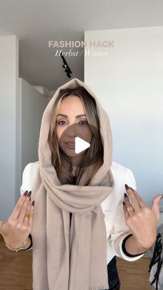 Diy Fashion Scarf, How To Wear A Scarf, Fashion Scarf, October 2, Cowl Scarf, Refashion Clothes, Fashion Tips For Women, Head Covering, Diy Fashion