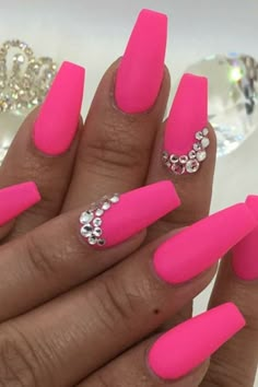 15 Stunning Summer Hot Pink Nails For Girly Look Pink Bling Nails, Pink Summer Nails, Pink Nail Art, Unique Acrylic Nails