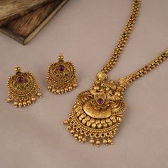 Indian Gold Necklace Set, Gold Necklace Set Indian, Indian Gold Necklace, Necklace Lock, Traditional Necklace, Lace Art, Necklace Set Indian