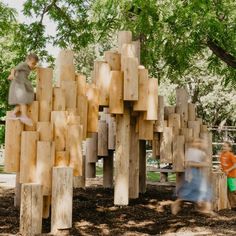 Japanese studio Kengo Kuma and Associates has teamed up with Canadian playground design company Earthscape to create a modular playground structure made of interconnected logs. Modular Playground, Mountain Playground, Forest Playground, Playground Landscape, Wooden Play Structures, Modern Playground