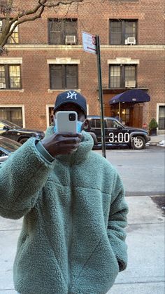 Fluffy Jacket Outfit Men, Wool Jacket Outfit, Fluffy Jacket Outfit, Mens Instagram, Aesthetic Christmas Outfits, Christmas Outfit Aesthetic, Jacket Outfit Men, Amsterdam Style, Christmas Outfit Men