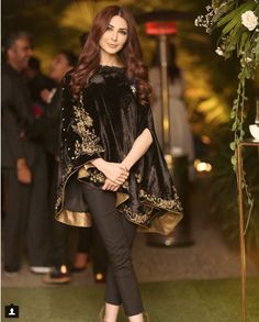 Velvet Dresses Outfit, Pakistani Party Wear Dresses, Pakistani Formal Dresses, Velvet Dress Designs, Pakistani Wedding Outfits, Pakistani Dresses Casual, Pakistani Fashion Party Wear, Beautiful Pakistani Dresses, Salwar Kamiz