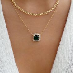 Sun Silhouette, Gold Inspiration, Emerald Crystal, Daisy Necklace, Necklace Love, Turquoise Heart, White Outfit, Emerald Necklace, Purple Crystals