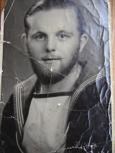 an old photo of a man with a beard