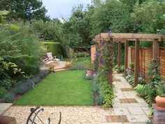 an outdoor garden with lots of plants and flowers