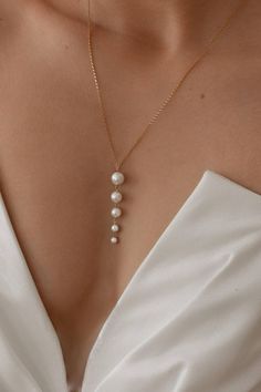 Beaded Wedding Necklace, Jewelry Elegant Classy, Timeless Jewelry Pieces, Elegant Necklaces Classy, Elegant Jewelry Classy, Wedding Necklaces For Bride, Neckline Jewelry, Bride Accessories Jewelry, Gold Beads Chain