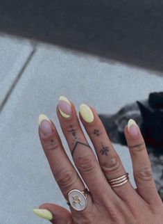 New Nail Trends Spring 2024, Subtle Summer Nails, Summer Nails Round, Boring Nails, Nail Goals, Boho Nails, Summery Nails, Cute Gel Nails, Manicure Ideas