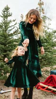 Full Sleeves Dress, Mom Daughter Outfits, Daughter Dress, Holiday Dresses Women, Mother Daughter Dress, Mommy And Me Dresses, Mommy Daughter, Family Matching Outfits, Baby Set