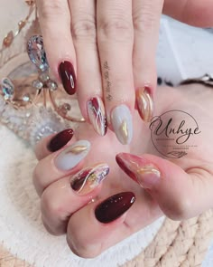 Nail Art Wedding Elegant Red, Sangjit Nail Art, Red Nail Art Elegant, Fancy Red Nails, Nail Art Wedding Elegant, Nail Art Merah, Cny Nail Art, Kuku Wedding, Nail Art Simple Elegant