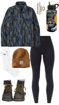 Cute Cozy Camping Outfits, Camp Day At School Outfit, 14er Hiking Outfit, Hiking Socks Outfit, Fall Camping Outfits Aesthetic, Hiking Cold Outfit, Women’s Camping Outfit, Bay Area Style Fashion, Grey Hiking Boots Outfit