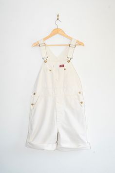 Vintage white/earthtone denim painters overall shorts. Perfect to roll up for an oversized casual look, or plenty of room for a taller style. Soft off white denim with bright red details. All issues pictured, please message with any questions! ✂Please double waist and hips to get the total measurement around the garment. 1990s * Amazing quality cotton fabric * earth tone CONDITION Excellent condition, rust spot on front as shown MARKED SIZE:  M measurements: Waist:  17" flat (34" doubled) Hip:  22" flat (44" doubled) Length: 34" from top of bib Inseam : 10"   Check out the rest of my shop! I specialize in vintage clothing made from natural fibers https://www.etsy.com/shop/thebestfit US set for Priority Mail. International set for First Class. upgrades available. White Dungarees, Off White Denim, Workwear Jeans, Red Details, Uni Outfits, Dungarees, White Denim, Overall Shorts, Bibs