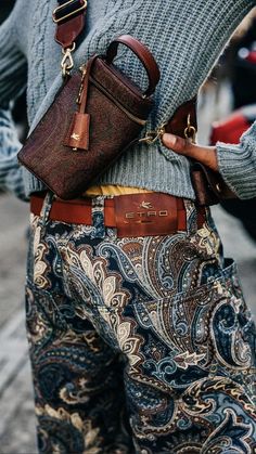 Milan Street Style 2022, Street Style 2022, Art Vibe, Street Style Fall Winter, Milan Men's Fashion Week, Milan Street Style, Mens Fashion Week, Cool Street Fashion, Street Style Looks