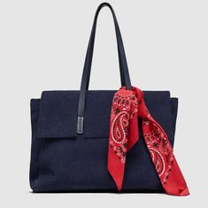 New With Tag. Outer Shell Strap 100% Polyurethane. Main Material 100% Cow Leather. Lining 100% Polyester Blue Leather Handbag. Handkerchief Detail On The Handle. Removable Zip Pouch On The Inside. Shoulder Straps. Closes With A Magnet. Height X Width X Depth: 26 X 35 X 14 Cm. / 10.2 X 13.7 X 5.5″ Zara Bags, Zara Leather, City Bag, Leather Bag Women, Zip Pouch, Faux Leather Jackets, Online Bags, Zara Women, Blue Leather