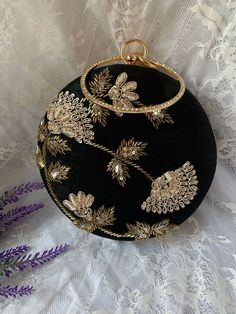 Black And Gold Clutch, Hand Work Purse, Hand Clutch For Women, Hand Bag Aesthetic, Fancy Clutch Purse, Wire Crystal, Fancy Clutch, Embroidery Purse, Crystal Work