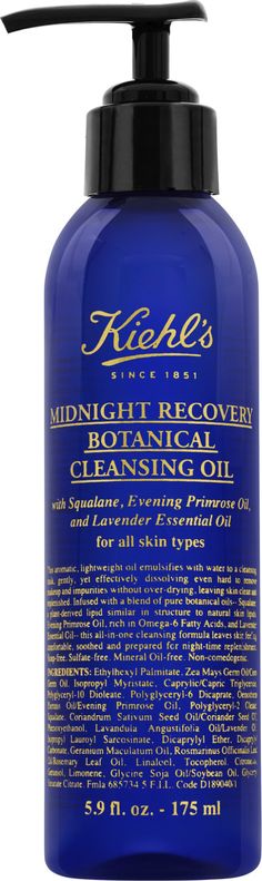 Kiehl's Midnight Recovery Botanical Cleansing Oil Kiehl’s har använt sin erfarenhet av ansiktsoljor för att utveckla Midnight Recovery Botanical Cleansing Oil, en Rengöringsolja som gör att det känns överflödigt att rengöra Hud med mer än en produkt. Det tar bort orenheter samtidigt som det effektivt tar bort smink i ansiktet och ögonen. Förutom dess rengörande effekt har oljan också en vårdande effekt på huden. Vegansk produkt. Kiehls Midnight Recovery, Kiehls Skincare, Oil Makeup Remover, Night Time Skin Care Routine, Nighttime Skincare, Botanical Skincare, Cleansing Milk, Remove Makeup, Oil Skin Care