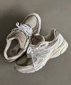 Basket New Balance, Shoe Wishlist, Funky Shoes, Dad Shoes, Hype Shoes, Aesthetic Shoes, Shoe Inspo, Swag Shoes, Mode Inspo