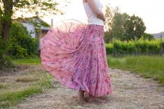 Long chiffon skirt in shades of pink and red printed. The farra has a lining that we have made with the same fabric. The seams and trims are sewn in red thread, so that it stands out on the pink base of the fabric. It is very cheerful. One size fits all, its elastic sash makes it adapt to practically any size. Skirt length: 90cm Long Chiffon Skirt, Red Thread, Chiffon Skirt, Shades Of Pink, Pink And Red, The Pink, Skirt Length, Tie Dye Skirt, One Size Fits All