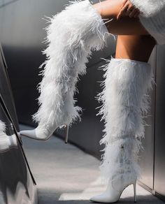 Warm Winter Boots Women, Warm Winter Boots, Afrikaanse Mode, King Fashion, Fancy Shoes, Super High Heels, Girly Shoes, Aesthetic Shoes, White Boots