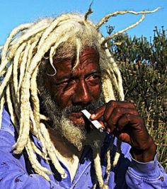 rasta Freeform Dreads, Dreadlock Rasta, Rastafarian Culture, Rasta Man, 00s Mode, Jah Rastafari, Blonde Dreads, Dreadlock Hairstyles For Men, Beautiful Dreadlocks