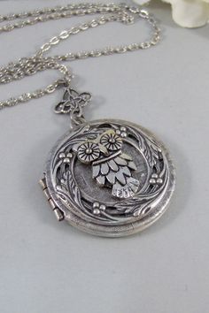 Little HootsOwlLocketSilver LocketSilver by ValleyGirlDesigns, $32.00 Tiffany Gold, Antique Locket, Silver Locket, Silver Owl, Gold Locket, Silver Lockets, Heart Locket, Locket