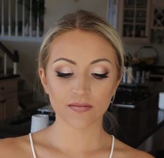 Summer Wedding Makeup Blue Eyes Blonde Hair, Spring Wedding Makeup Hazel, Bridesmaid Makeup For Brown Eyes Spring, Spring Wedding Makeup Blue Eyes, Eyemakeup Green Eyes, Bridal Make Up Blue Eyes, Bridesmaid Makeup For Blue Eyes, Wedding Makeup For Green Eyes Blonde, Natural Bridal Makeup For Green Eyes