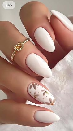 Longer Almond Nails, Nails Design Colors, White Nails Fall, Simple Oval Nail Designs, Beige Nails With Design, Light Nude Nails, Simple White Nail Ideas, Nail White Design, Pretty Wedding Nails