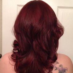 Garnet Red Hair Color, Dark Red Hair Layers, Mid Length Red Hair With Layers, Wavy Dark Red Hair, Red Hair Ideas For Short Hair, Dark Red Hair With Layers, No Bleach Red Hair, Garnet Red Hair, Blood Red Hair Color