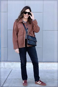 Black jeans are a winter wardrobe must-have, offering endless versatility and effortless style. Jo-Lynne Shane is sharing 9 chic black wash denim outfits, complete with styling tips to help you create polished looks for any occasion. Follow for more women's jeans outfits, casual outfits and winter fashion. All Types Of Jeans, What Shoes To Wear, Olive Jeans, Clothing Guide