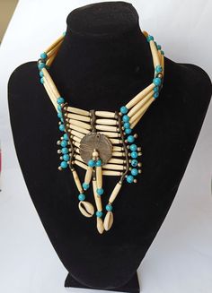 Hand made Native American style Bone necklace Beaded American Clothing Style, American Apparel Style, Native American Clothing, Historical Dress, Native American Necklace, Bone Necklace, Bone Jewelry, Native American Style, American Clothing