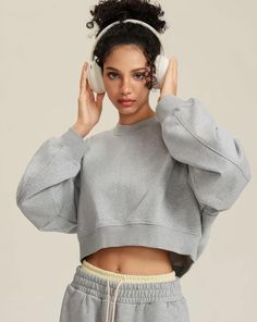 This fashionable, oversized sweatshirt perfectly blends comfort and style. 70% cotton, 30% poly fleece Women's streetwear O-neck Oversized fit Solid / Heather Dropped shoulder cut Cropped body with a raw hem Model: 172cm / 43kg / Size M Size Chart (cm) Size Length Bust Shoulder Sleeve S 47 118 59 58 M 48.5 122 61 59 L 50 126 63 60 XL 51.5 130 65 61 Casual Crew Cropped Sweater, Oversized Crew Neck Cropped Sweater For Spring, Casual Relaxed Fit Cropped Crew Sweater, Crew Neck Boxy Fit Cropped Sweater For Loungewear, Boxy Fit Crew Neck Cropped Sweater For Loungewear, Oversized Crew Neck Casual Cropped Sweater, Oversized Casual Crew Neck Cropped Sweater, Relaxed Fit Crew Cropped Sweater, Oversized Long Sleeve Cropped Sweater With Ribbed Cuffs