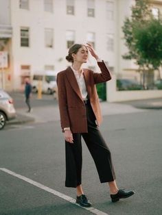 Masculine Style For Women, Caves Collect, Melbourne Style, Tailored Aesthetic, Masculine Style, Brown Blazer, Classic Blazer