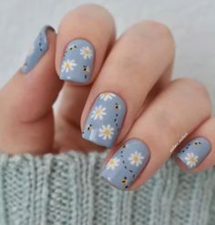 Bee Nail Designs, Bumble Bee Nails, Bee Nails, Kids Nail Designs, Cute Simple Nails, Floral Nail Designs, Nail Design Inspiration, Flower Nail Designs, Nails For Women