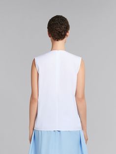 Sleeveless top made from organic cotton poplin. Raw-cut pleated bib detail on the front. Round neck. Concealed back zip closure. Fitted Poplin Tops For Work, Fitted White Poplin Top, White Poplin Tops For Daywear, Elegant Summer Poplin Tops, Cotton Poplin, Cotton Weaving, Sleeveless Top, Round Neck, Organic Cotton