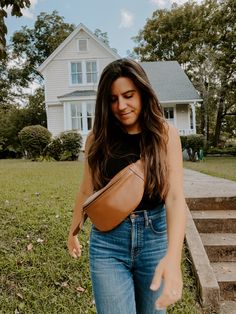 Fall style. Summer style. Transition outfit. Simple style. Jeans and a top. Jeans outfit idea. Leather bags. Simple Fall Outfits, Simple Summer, Fall Outfit, Capsule Wardrobe, Fall Outfits, Wardrobe