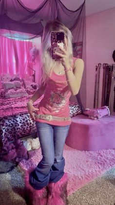 early 2000's y2k pink outfit ed hardy 2000s Glam Aesthetic, Y2k Outfits Revealing, High Fashion Aesthetic Outfit, Y2k Outfits Women 2000, Pink Y2k Fits, Trashy Outfits Y2k, Hot Pink Y2k Outfits, Trashy Outfits Women, Real 2000s Outfits