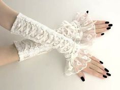 Chic Style Women, White Lace Gloves, Lace Fingerless Gloves, White Goth, Banquet Dresses, Wedding Gloves, Bridal Gloves, Lace Cuffs, Couture Mode