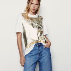 Metallic T-Shirt - Loose Fit - Round Neck - Regular Length - Short Sleeve Short Sleeve Round Neck T-Shirt . Contrasting Front Foil Detail . Golden 100%Cotton New With Zara Models, Modern Workwear, White Long Sleeves, Zara Gold, Zara T Shirt, Asymmetric Neckline, Gold Foil Print, Zara Crop Top, Zara White