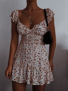 Summer Day Dresses, Fab Dress, Spring Pattern, Paris Outfits, Dress Spring, Lookbook Outfits, European Fashion, Elegant Fashion, Classy Outfits