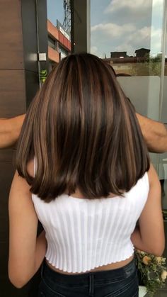 Brown Highlights For Short Hair, Colour Highlights For Black Hair, Brown Hair Color Short Hair, Black Highlights On Brown Hair, Hair Colour For Short Hair, Short Hair Colour Ideas, Chunky Caramel Highlights, Highlights Black Hair, Chocolate Brown Hair Color Ideas