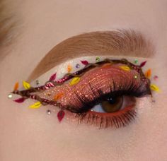 Turkey Makeup Looks, Thanks Giving Makeup Looks, Thanksgiving Makeup Creative, Thanksgiving Make Up, Thanksgiving Eyeliner, Makeup For Thanksgiving, Fall Eye Makeup Looks, Thanksgiving Makeup Ideas, Thanksgiving Eye Makeup