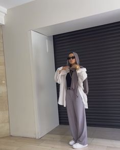 cute outfit, aesthetic outfit, hijabi outfit, casual outfit Hijabi Outfits Work, Modest Fashion With Pants, Hijab Outfit College, Hijabi Everyday Outfits, Hijabi First Day Of School Outfits, Casual Outfits For Hijab, Hijab T Shirt Outfit, White Pants Hijab Outfit, Hijabi Pants Outfits