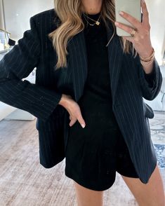 Black Blazer Striped Shirt Outfit, Black Pin Stripe Blazer Outfit, Oversized Pinstripe Blazer Outfit, Stripped Blazer Outfits Classy, Pinstripe Blazer Outfit Woman, Black Pinstripe Blazer Outfit, Navy Pinstripe Blazer Outfit Women, Blue Pinstripe Blazer Outfit, Stripes Blazer Outfit